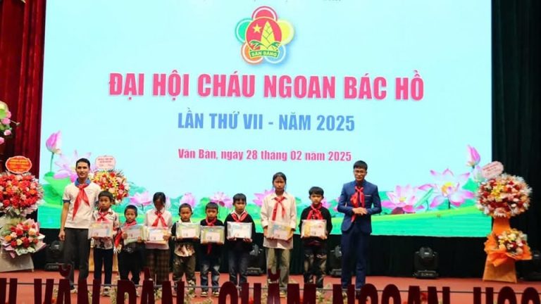 [QUỸ NUÔI EM – VUI ĐẾN TRƯỜNG] Tham dự Đại hội Cháu ngoan Bác Hồ huyện Văn Bàn, Lào Cai (28/2)